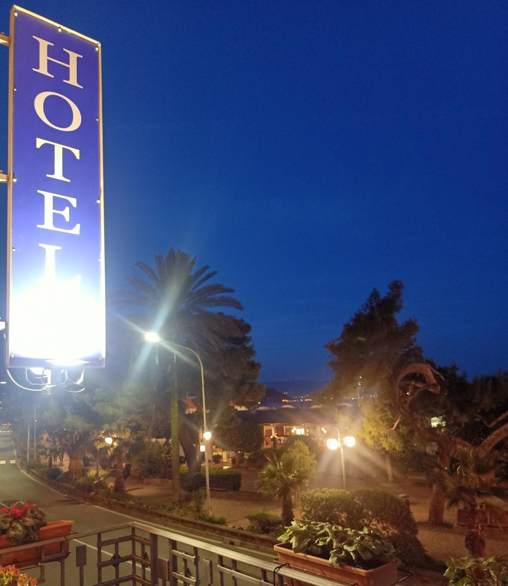 Hotel Serena Arenzano Bagian luar foto