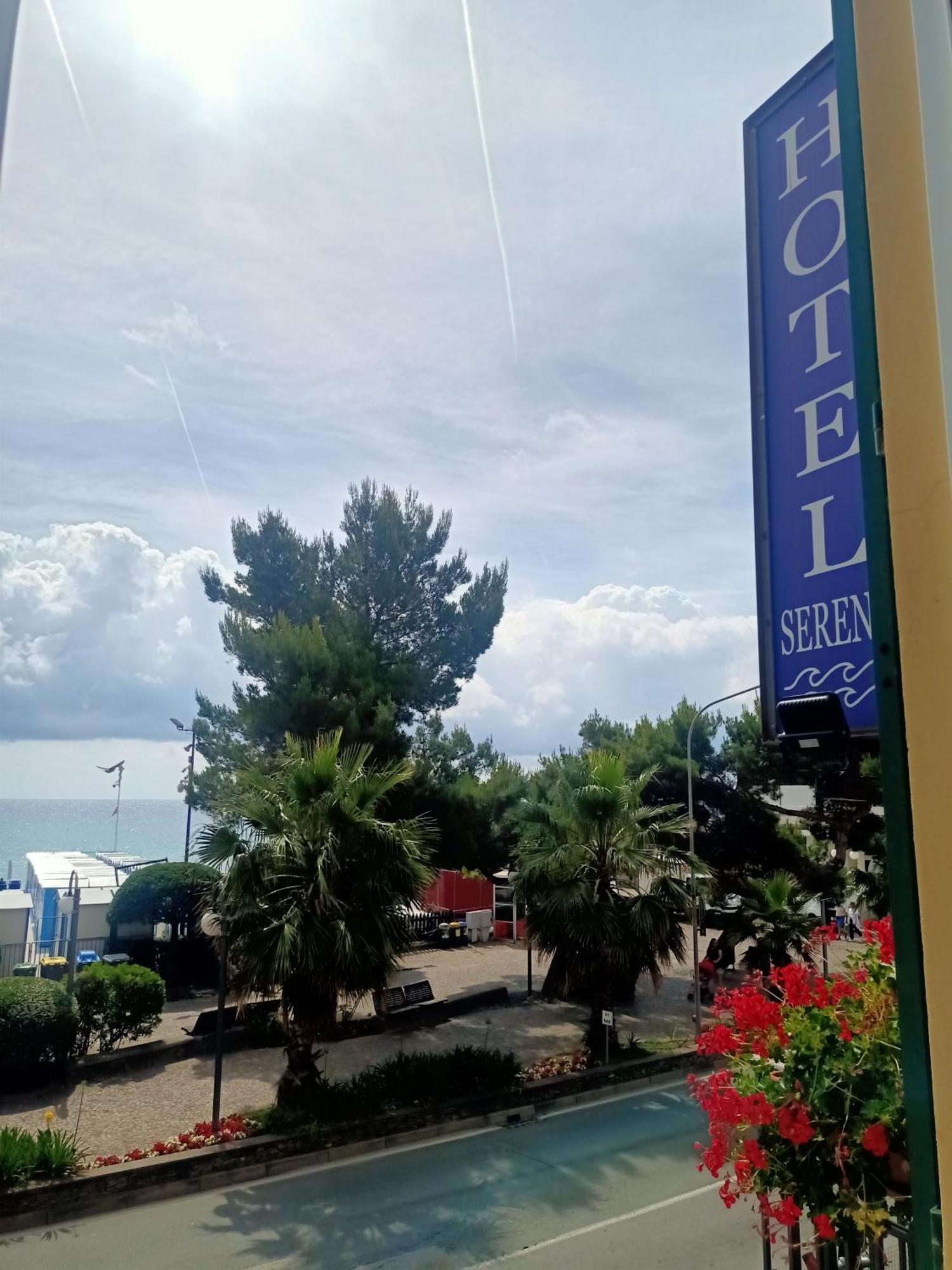 Hotel Serena Arenzano Bagian luar foto